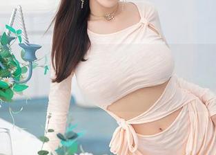 秀人网 – 这组Lovely璐璐的双人作品，捕捉到的是那种难得的轻松时刻