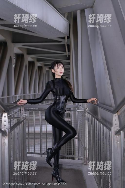 秀人网 - 原图中的周慕汐baby，校园的一帧居然如此随意
