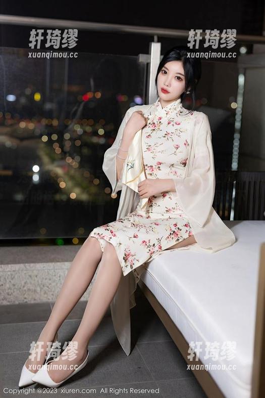 秀人网 - 唐宁宁的黑丝在线，图片上没说出的话好像价值千金，让我不由得再往下翻。