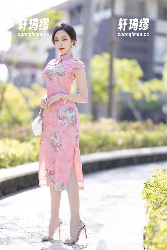 秀人网 - 大琪琪Emily的新夏日美图，似乎是在挑战我对美的认知极限！