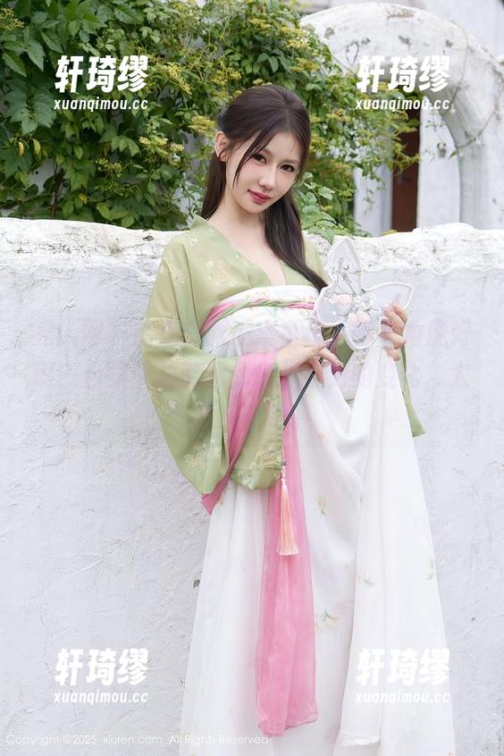 秀人网 - 甜妮制服观察小记，哪个角度好啊？合集中总能找到意想不到的变化，太迷人了吧。