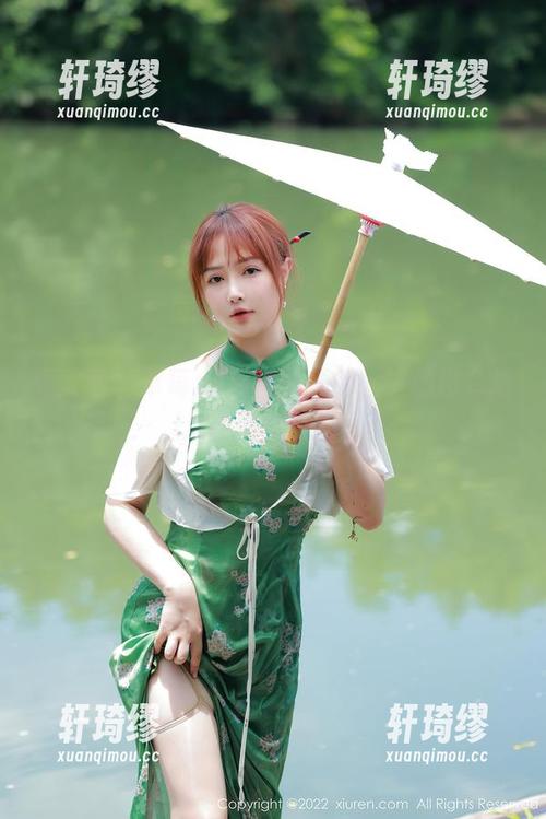 秀人网 - 草莓zz和她的红裙，一场没有结局的私房梦游。