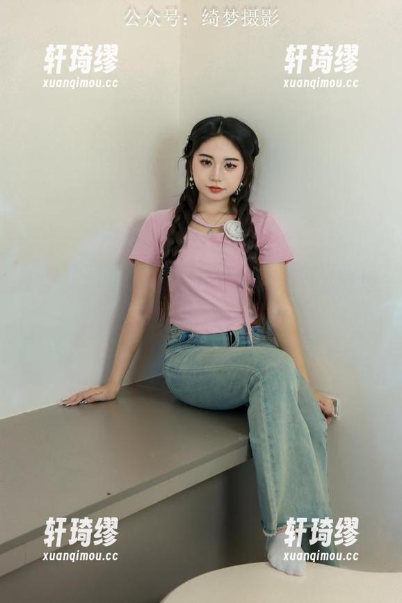 绮梦摄影-aubrey 绮梦摄影 - Aubrey的黑丝写真,意外地引发了一阵思考...
