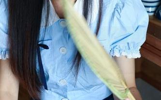 绮梦摄影 – 看着佳怡的睡衣原图，心中默念：我也要这样懒洋洋地躺！