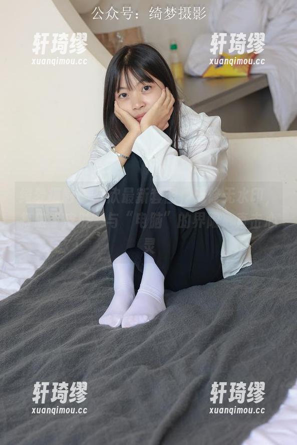 绮梦摄影 - 苏欣最新套图，无修无水印，打破“皮肤”与“电脑”的界限，直击心灵