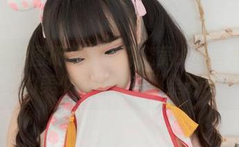 胡桃喵的图册让你一探究竟：迷宫里走失的美少女，理在哪里呀？