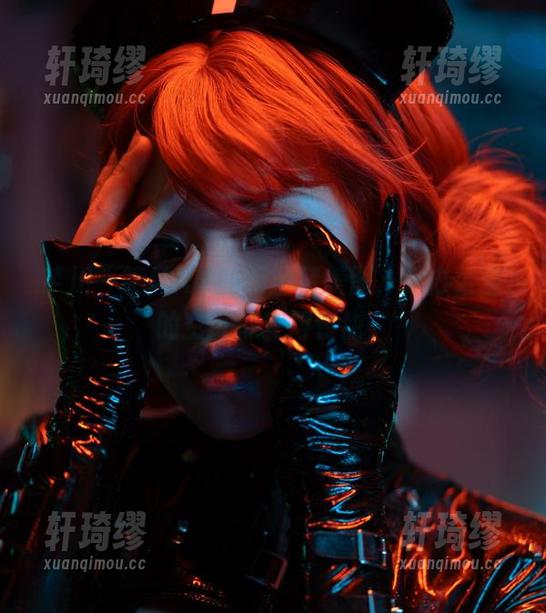 芊川一笑MNK的职业装美图，让办公室的空气都变得香甜！