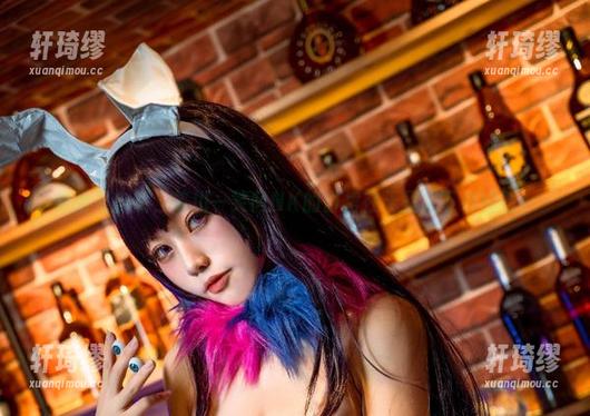 松弛又自然，芊川一笑MNK的白裙在无圣光下好好看！