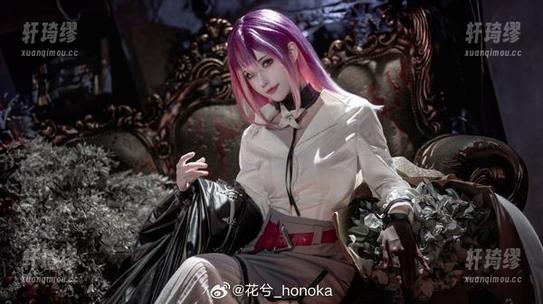 在花兮_honoka的美脚原图合集间翻阅，竟产生了一点不成文的小感慨，气质真的是气质啊