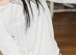 花漾show – 尤妮丝Egg学姐的现代感写真–图包里有你意想不到的迷离。