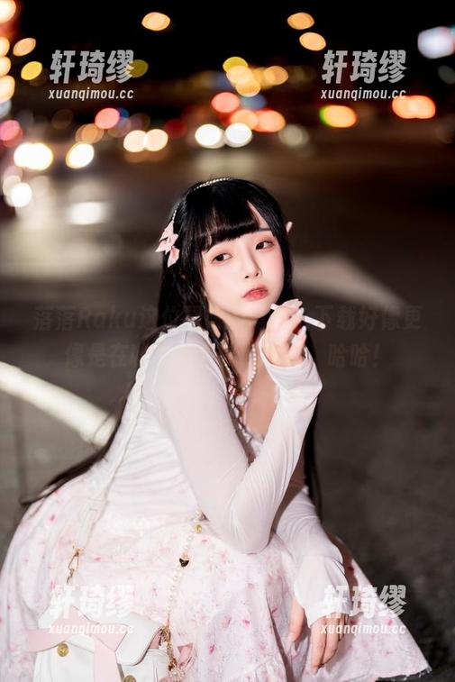 落落Raku这位厨娘的写真，下载好像更像是在收集厨艺秘籍一样，哈哈！