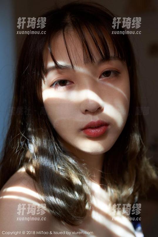 蜜桃社 - 高清图集里的桃乃香Tina，腿部姿态引发的联想