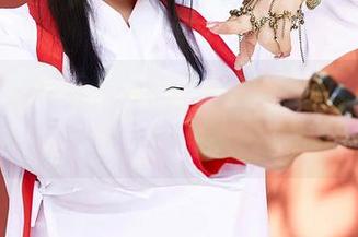 蜜桃社 – 珍妮Jeane的白裙：私拍图集中难得的仙女气质，哎呀，好想变成裙子！
