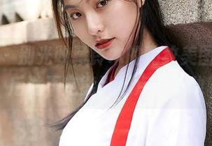 蜜桃社 – 别光收藏铃木的豹纹美图，下载后说不定能引起点小骚动