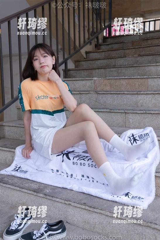 袜啵啵 - 美图在手，奶油的高跟长靴能否勾动你的眉毛？