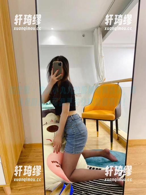 微密圈 - 软妹小九九的厨娘写真合集，背景是厨房，可我更关注她的那双手！