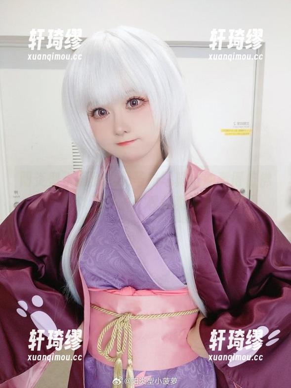 阳炎型小菠萝的无圣光写真，油亮得仿佛可以当镜子，看你爽不爽！