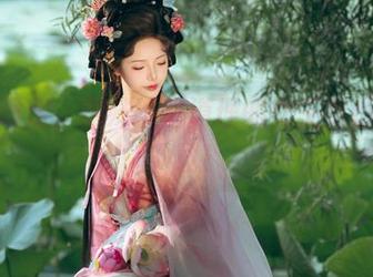 图库限定，雯妹不讲道理的女王身份任你下载！