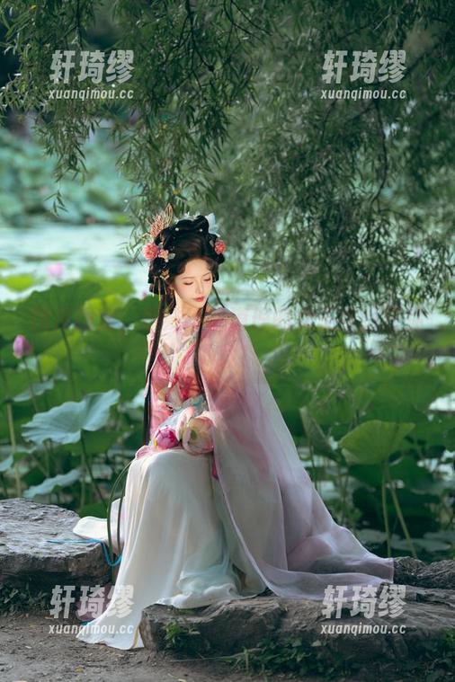 图库限定，雯妹不讲道理的女王身份任你下载！