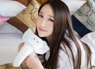 青豆客 – 最新金BABY来了，夏天的原图那种慵懒的气息，看得我都想去海边撒欢儿。