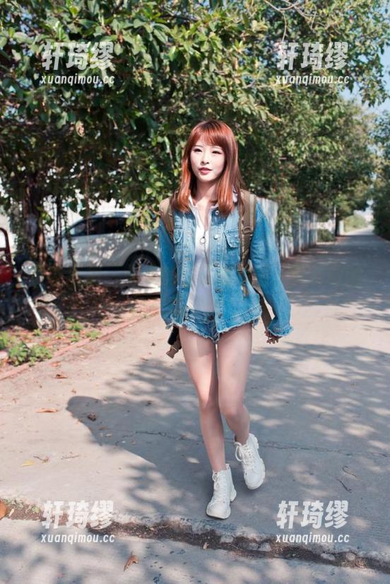 魔镜街拍-曼曼 魔镜街拍 - 曼曼的浴缸嬉戏簿:照片间的小趣味
