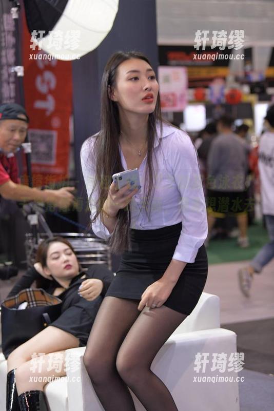魔镜街拍-芝芝 魔镜街拍 - 图包上线!芝芝的蓝色泳衣,干净得像海边的一抹天蓝,简直想潜水去!